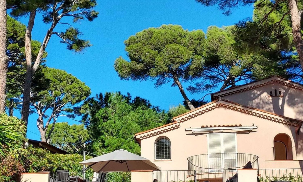 Cap-d'Antibes Apartment | Cap D'Antibes sea, swimming pool, 2 large terraces, nature and pines