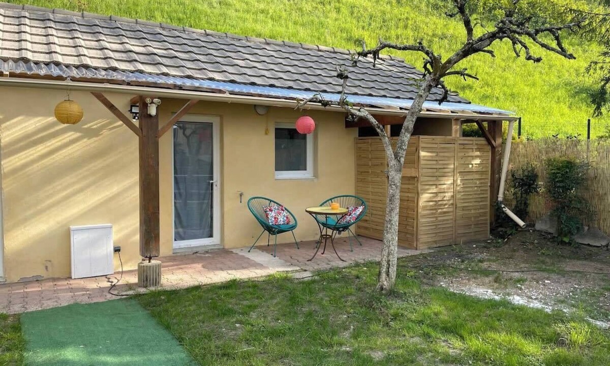 Brive-la-Gaillarde Apartment | Casa 4 Saisons - Studio - Piscine/Jardin - Proche centre-ville