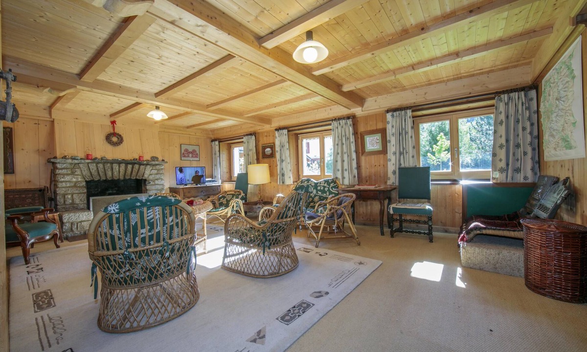 Montroc Apartment | Chalet Du Croz RJ Historic Farmhouse Charm, Sleeps 8, Le Tour (Argentière), France