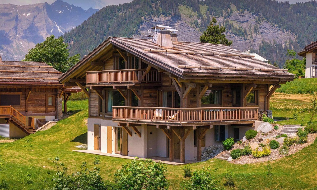 Notre-Dame-de-Bellecombe Ski Chalet | Chalet Gridloup - Wonderful mountain views in every season - OVO Network