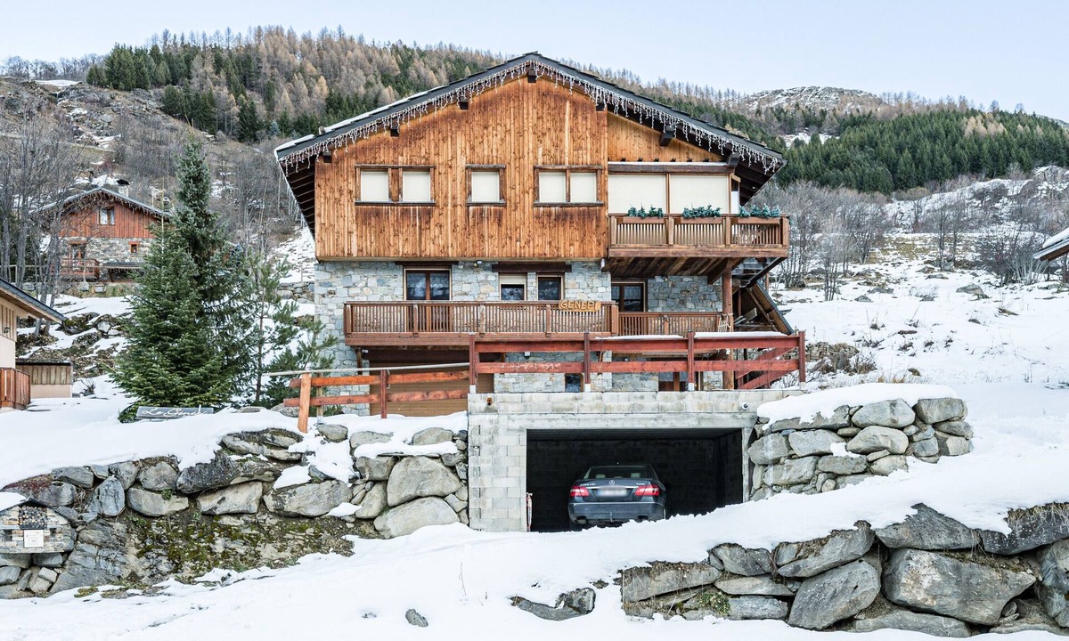 Praranger Apartment | Chalet 'Genepi - 14p' with Mountain Views, Private Terrace, and Wi-Fi