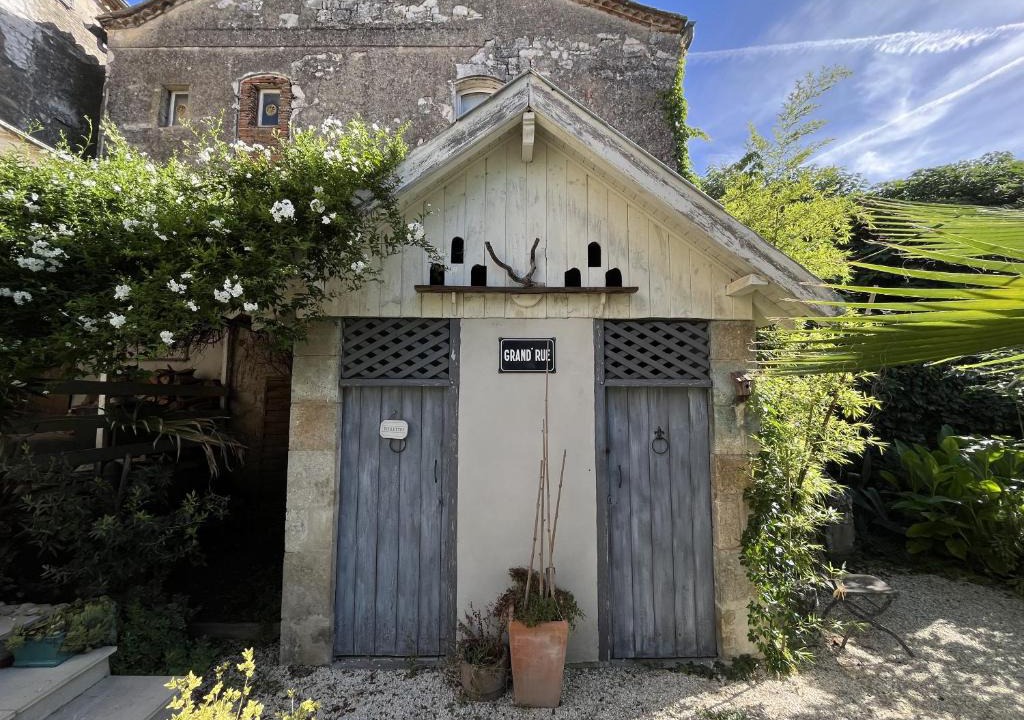 Issigeac House | Chambre paisible dans une ancienne bâtisse rénovée