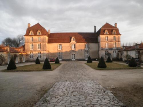 Champagne-et-Fontaine House | Chambres d'Hôtes et Gîtes du Château de Clauzuroux
