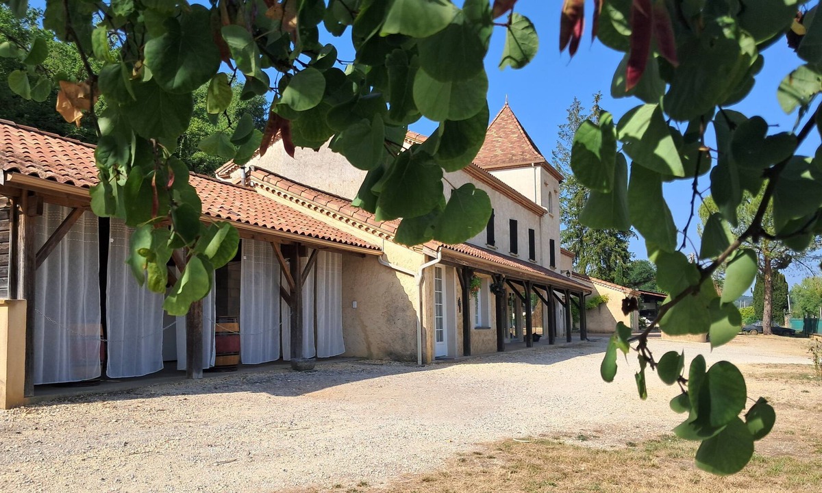 Blanquefort-sur-Briolance House | Charming Vacation Rental in the Périgord Noir. The perfect location for exploring the Southwest.