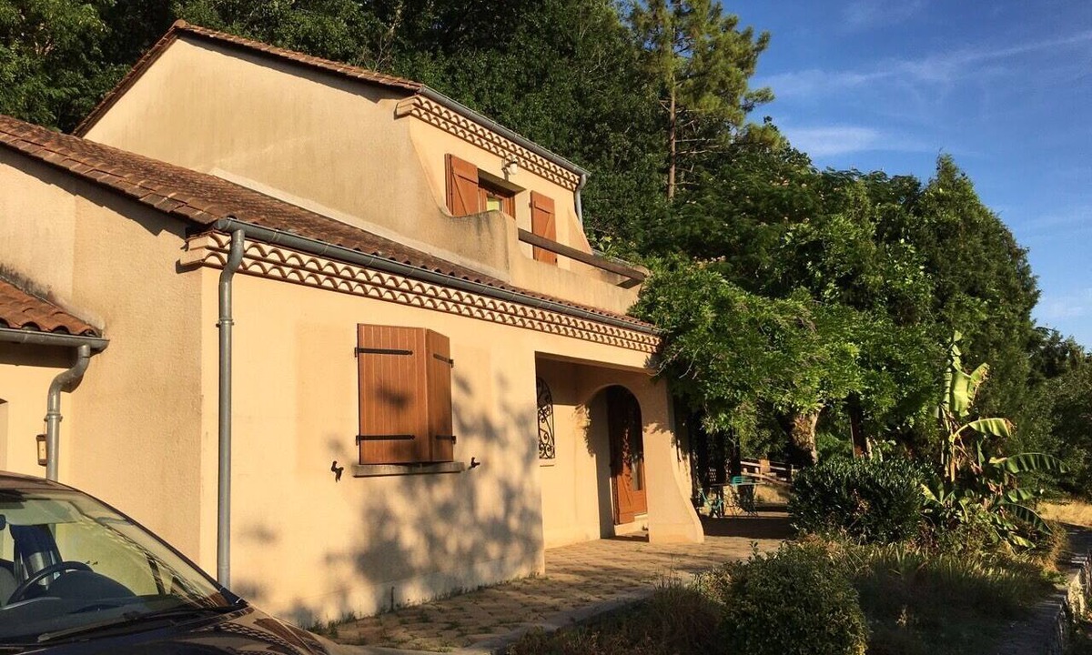 Beauregard-de-Terrasson House | Charming house surrounded by nature, with a spa, barbecue, and fireplace. Pets welcome!