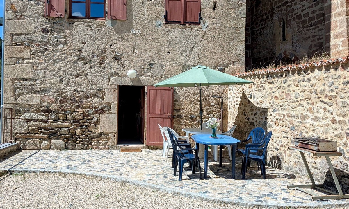 Saint-Vert Cottage | Charming 10-Person Cottage in Idyllic Saint-Vert Setting