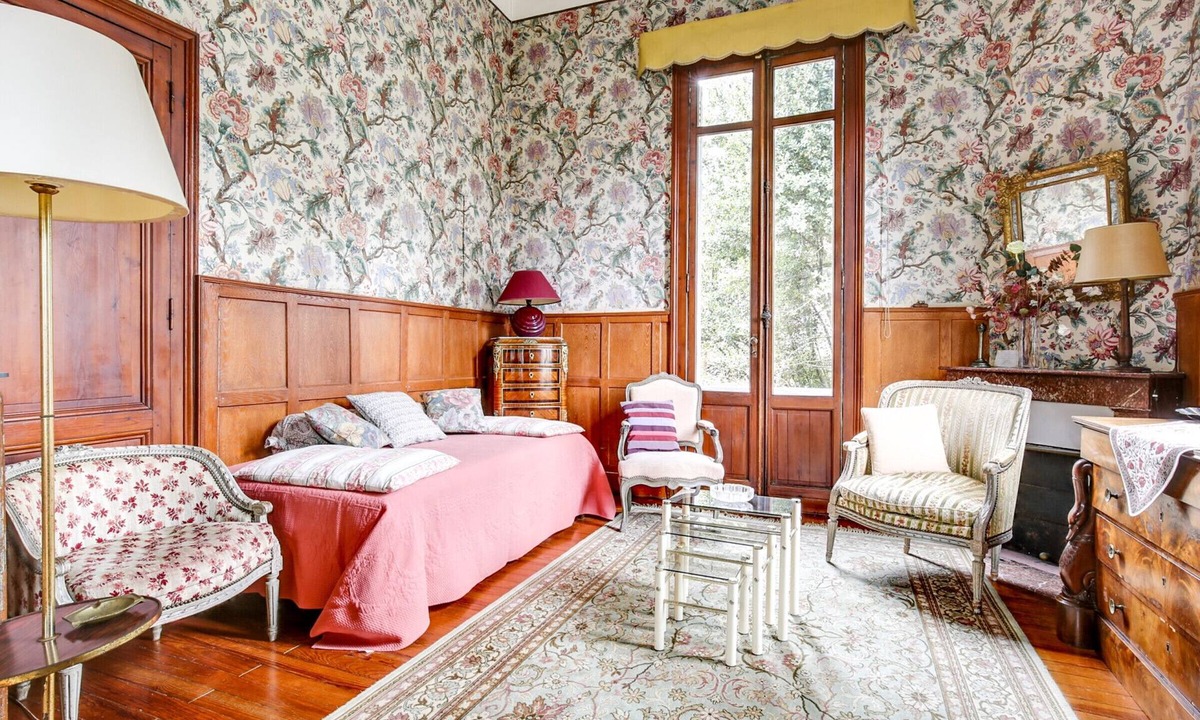 Arcachon Villa | Charming 3-Bedroom Villa with Garden and BBQ in Arcachon, Winter Town