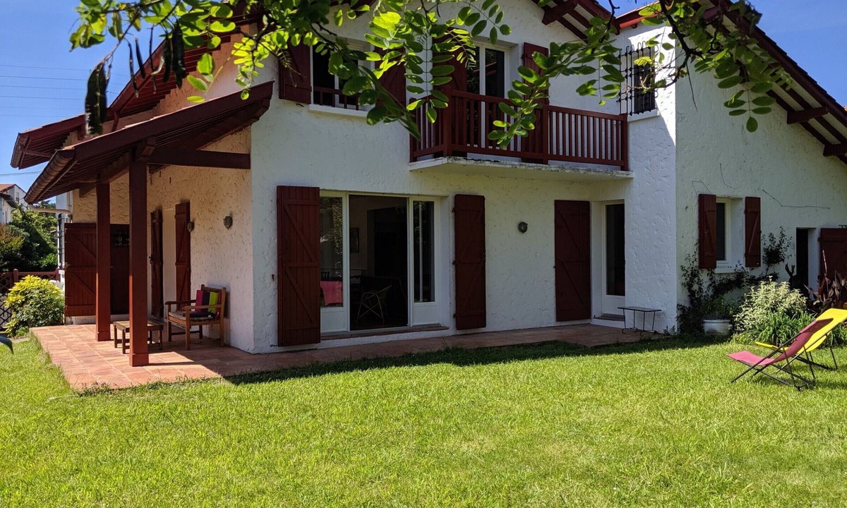 Hendaye House | Charming 3-Star Beach House, Ideal for Families, with Garden and Parking