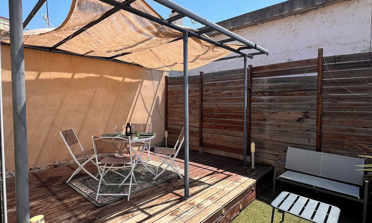 La Pomme House | Charming, air-conditioned house near the highway and public transportation