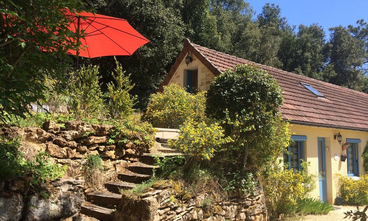 Calviac-en-Perigord Cottage | Charming gîte with swimming pool in a wooded area near Sarlat