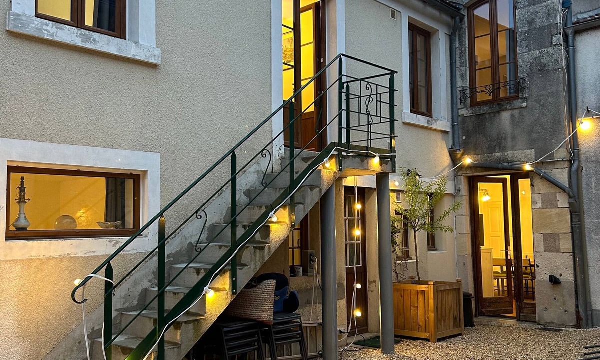 La Charite-sur-Loire House | Charming House at the Foot of the Ramparts, City Center, Courtyard, Balcony, Free Parking
