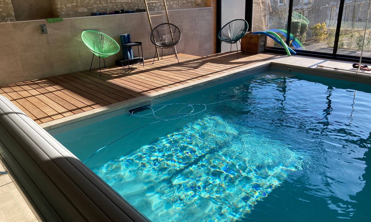 Verdigny House | Charming Holiday Home 'Les Griottes Gîte de Charme' with Indoor Pool