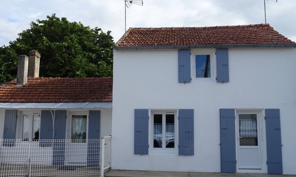 Le Chateau-d'Oleron House | Charming house for 8 to 9 people le chateau d'oléron with WIFI .