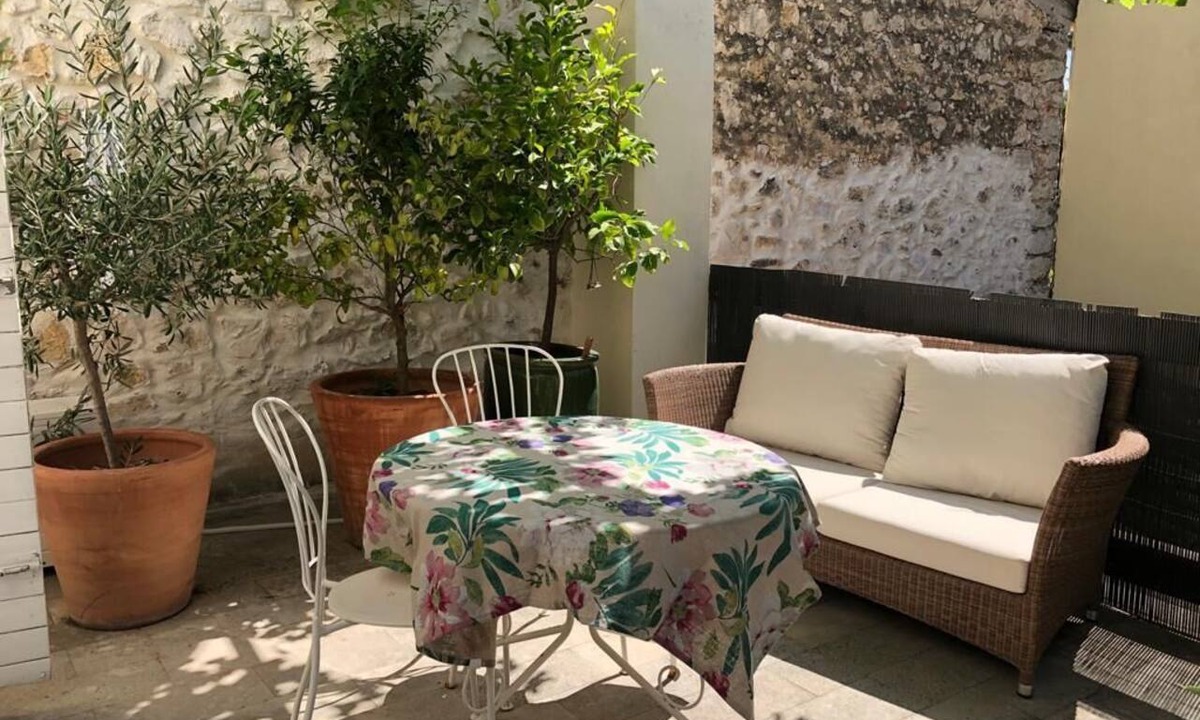 Mouans-Sartoux Cottage | Charming house in the heart of the village with leafy courtyard garden & terrace