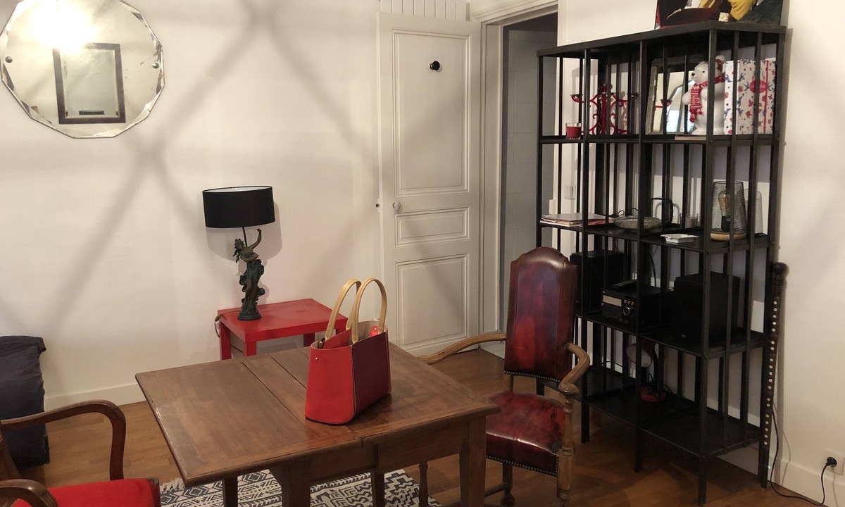 Porte-Saint-Martin Apartment | Charming large Studio Center Paris, the lively and fashionable neighborhood