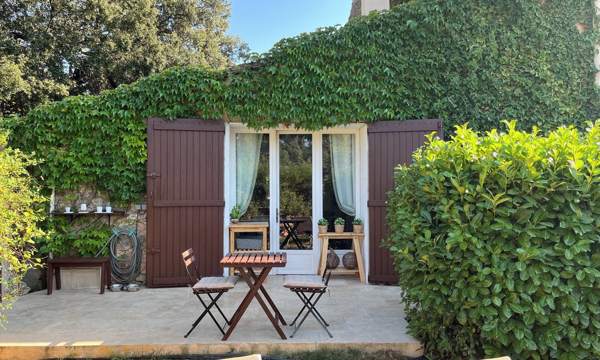 Saint-Marc-Jaumegarde House | CHARMING OUTBUILDING WITH GARDEN IN PRIVATE ESTATE 10 Mn from AIX en Pce