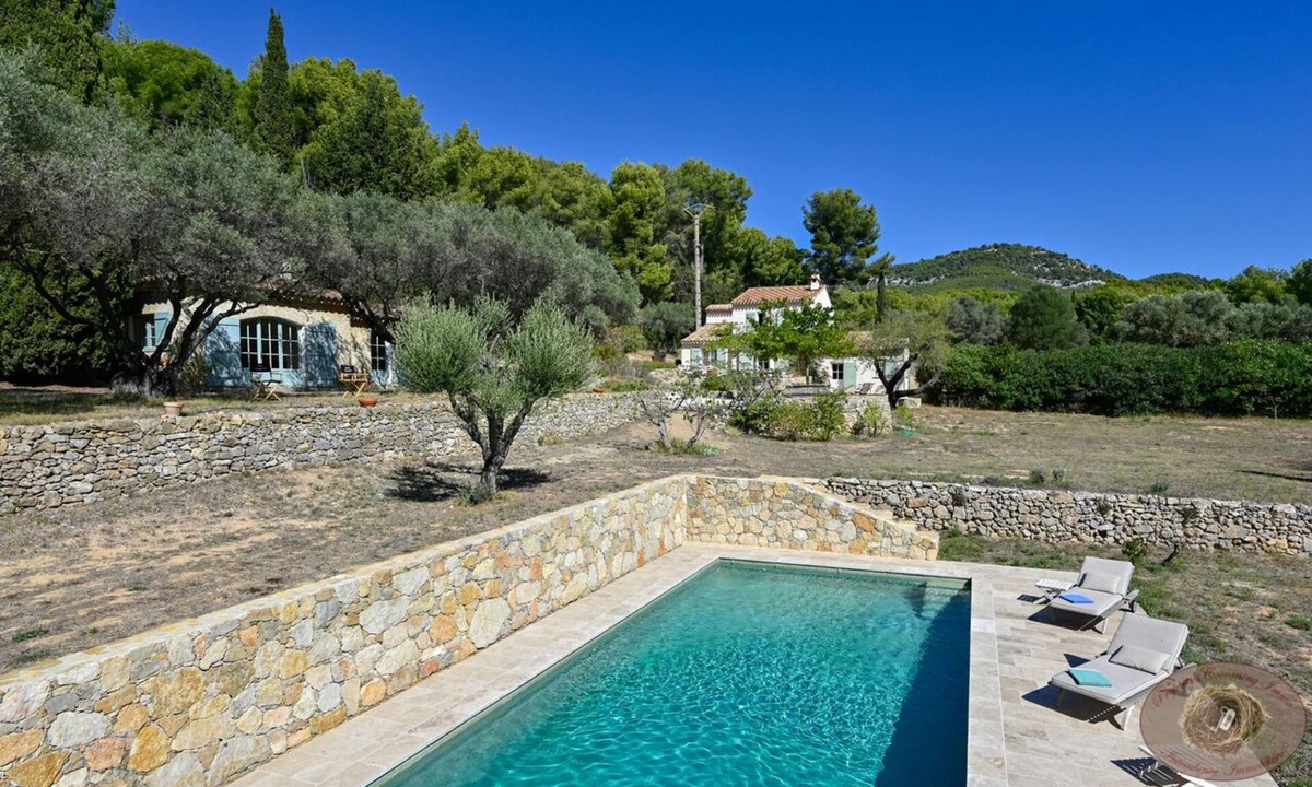 Sanary-sur-Mer Other | Charming renovated Mas provençal