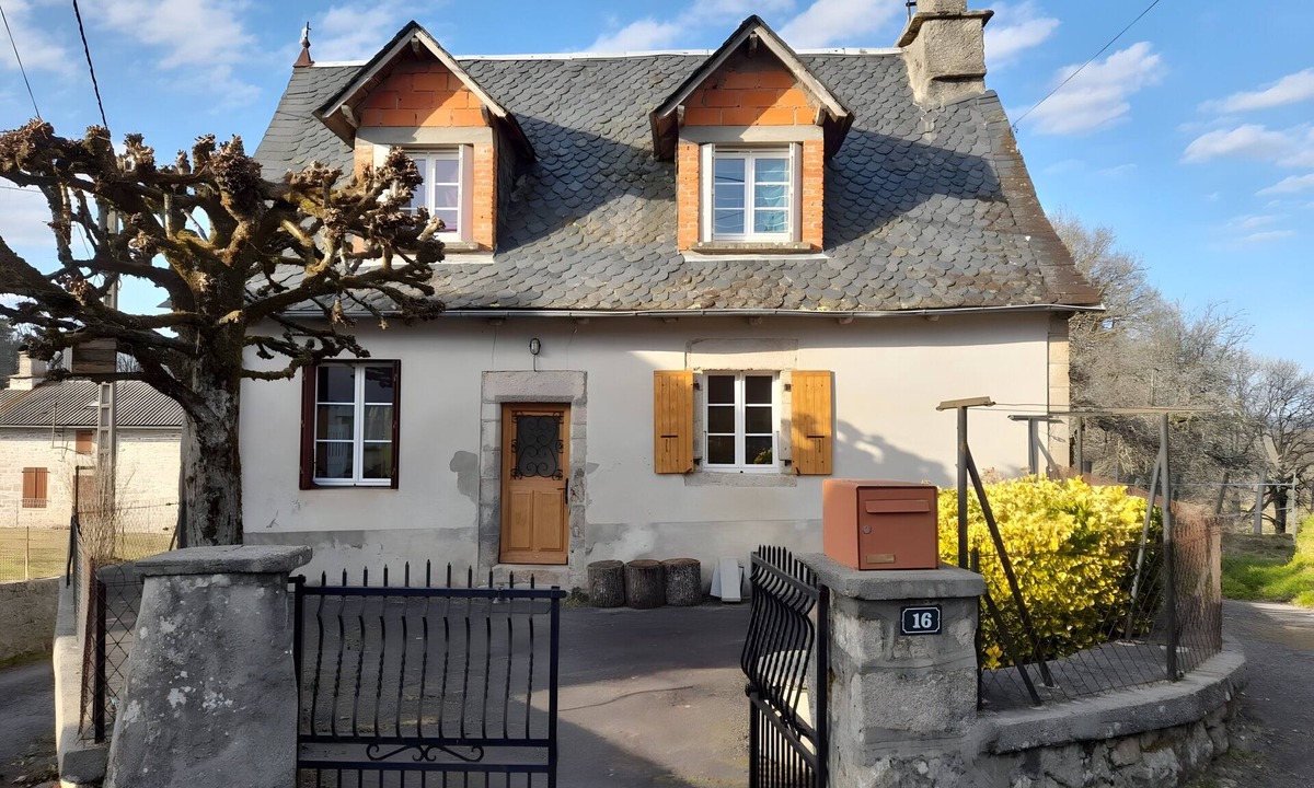 Goulles House | Charming Stone House in the Heart of the Countryside