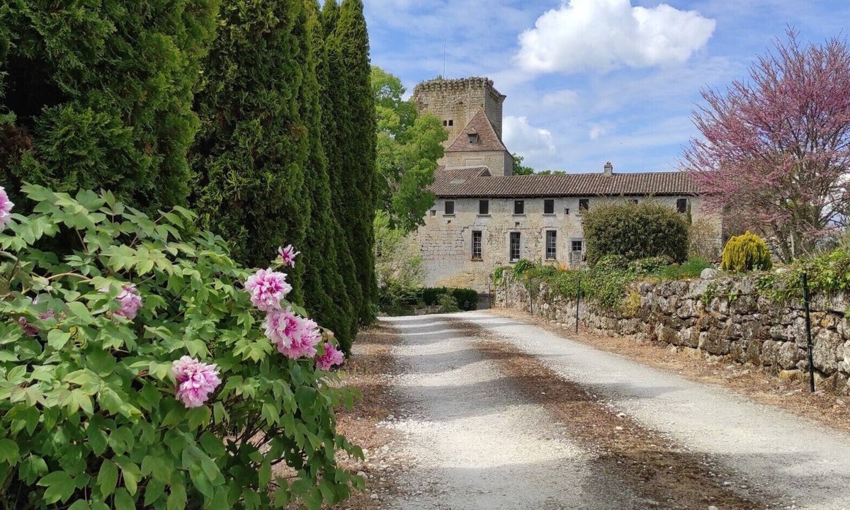 Daignac House | Château de Curton Cottage with Private Garden and Wi-Fi in Daignac
