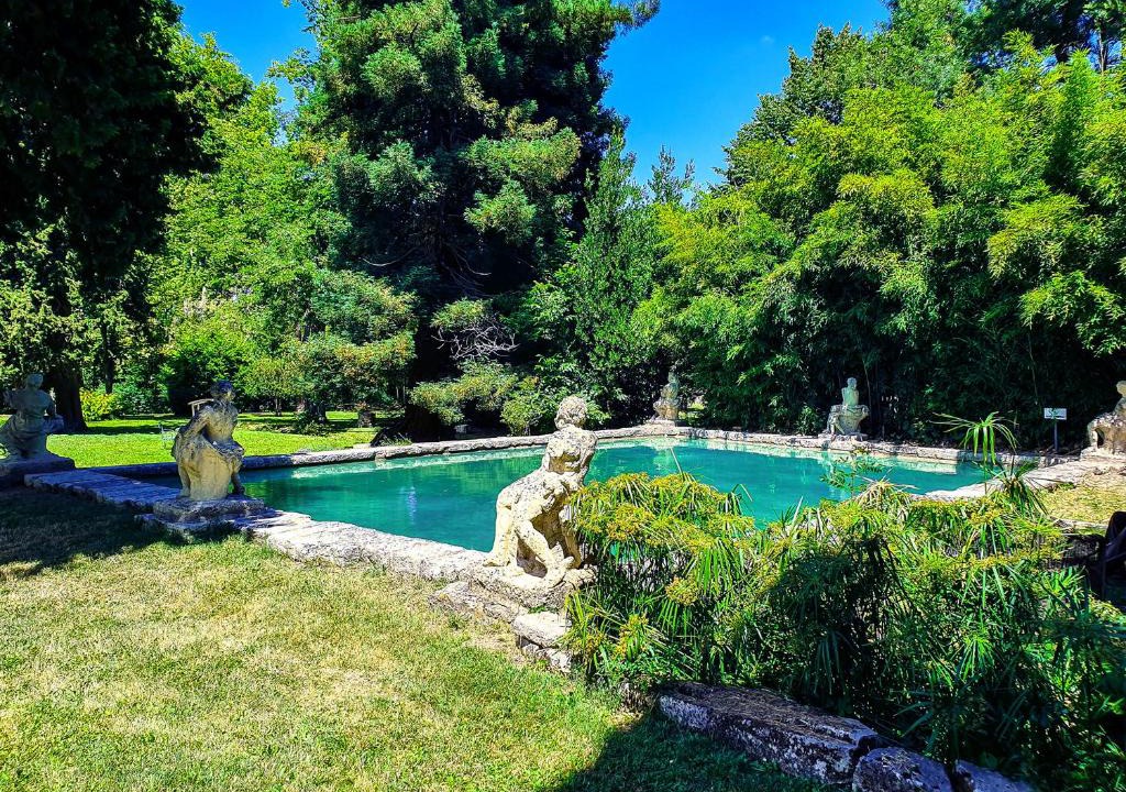 St.-Remy-de-Provence Hotel | Chateau De Roussan