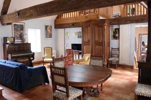 Souvigny House | Chez Célestine