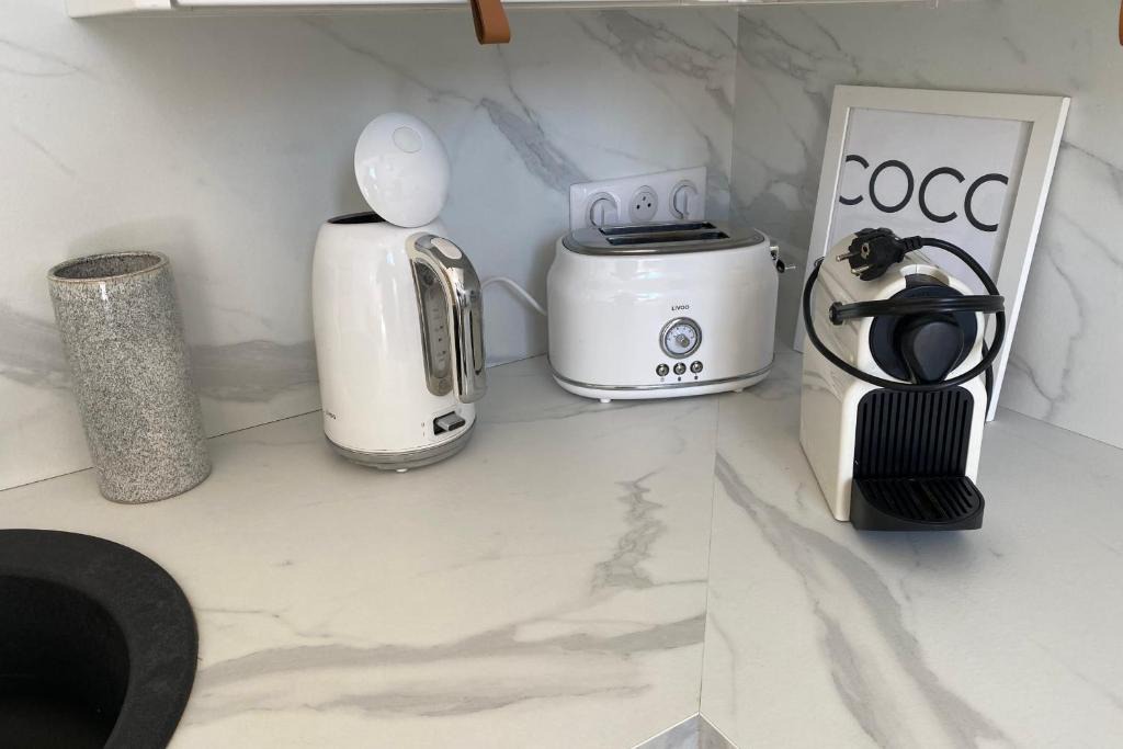 Carnot Apartment | Chez Sarah charming apartment for congresses and holidays LIVE IN CANNES