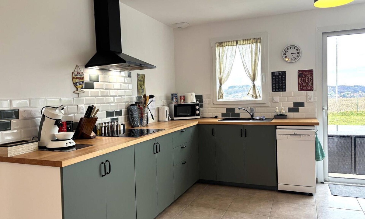 Cusset Cottage | Cottage, pets, parking - 6 guests