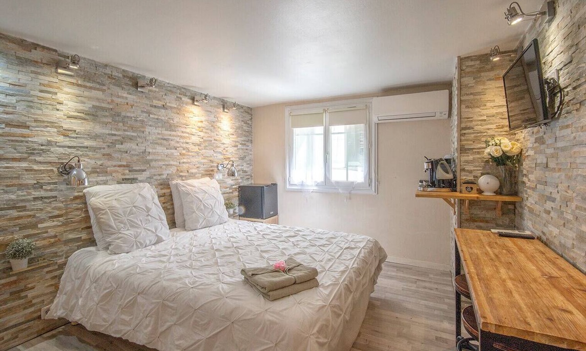 Les Grands Carmes Apartment | Cozy Room – 10 Minutes from the Old Port
