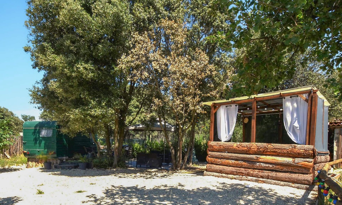 Pernes-les-Fontaines House | Cozy (sta)caravan in Pernes-les-Fontaines