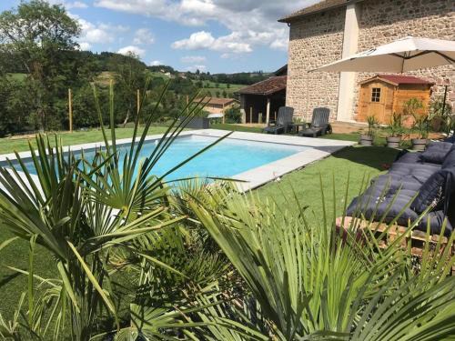 Belmont-de-la-Loire House | Deux gîtes confortables avec cheminée et piscine commune, animaux admis, pour 13 personnes - FR-1-496-140
