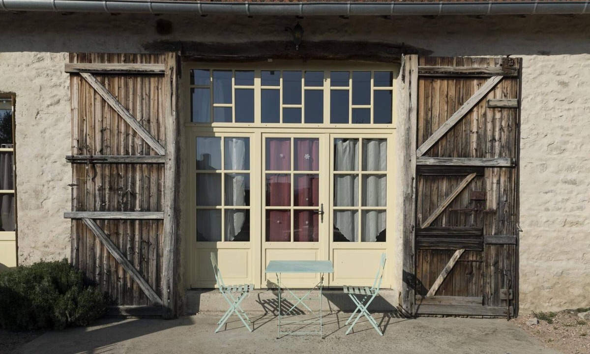 Saint-Bonnet-de-Rochefort Cottage | Eco-Friendly Comfortable Home with Garden and Pets Allowed