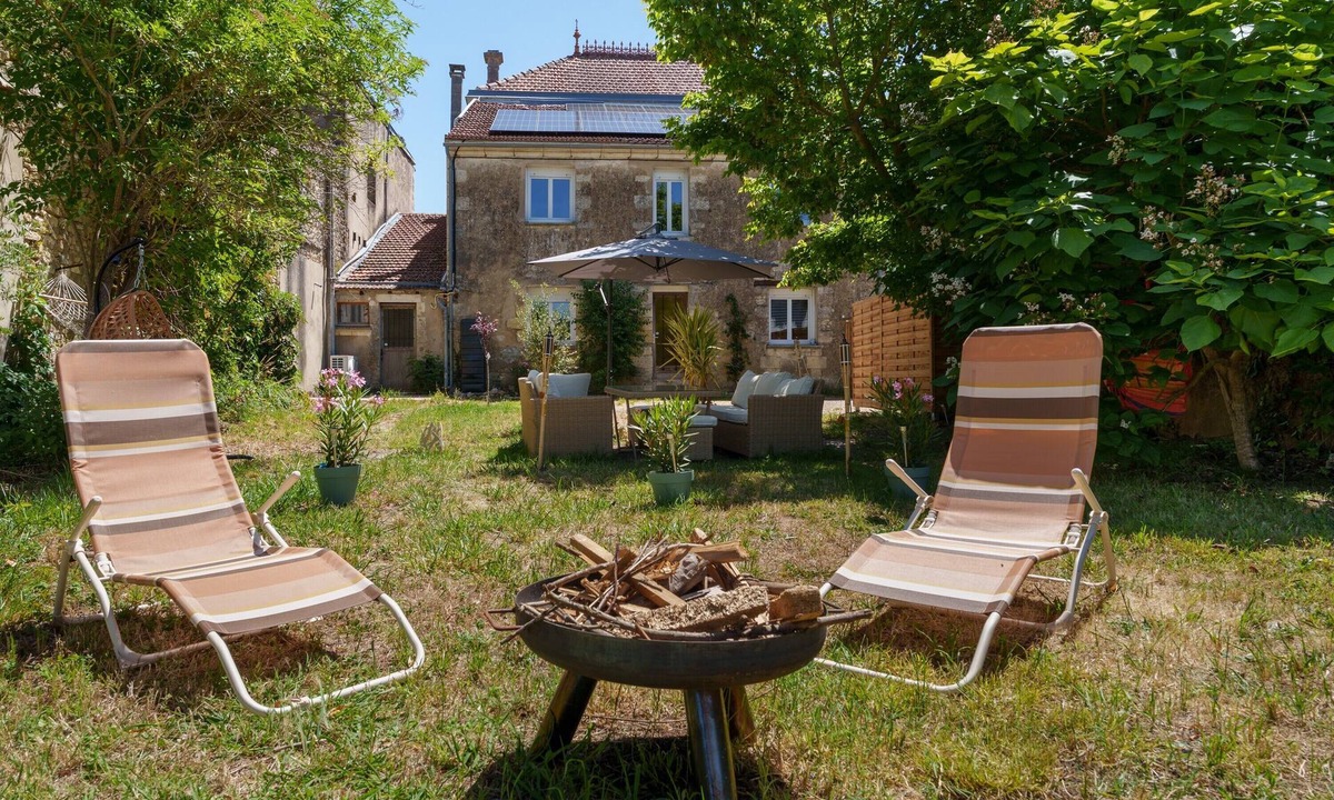 Eyrans House | Entire Villa: Eyrans, France – 10 Guests, 5 Bedrooms, 5 Beds, 4 Bathrooms