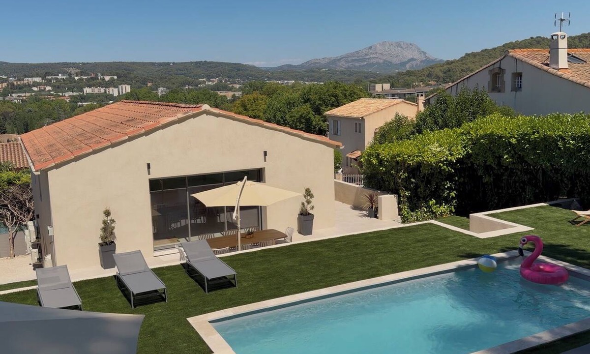 Grand Sud House | Exceptional Villa - View of Sainte-Victoire