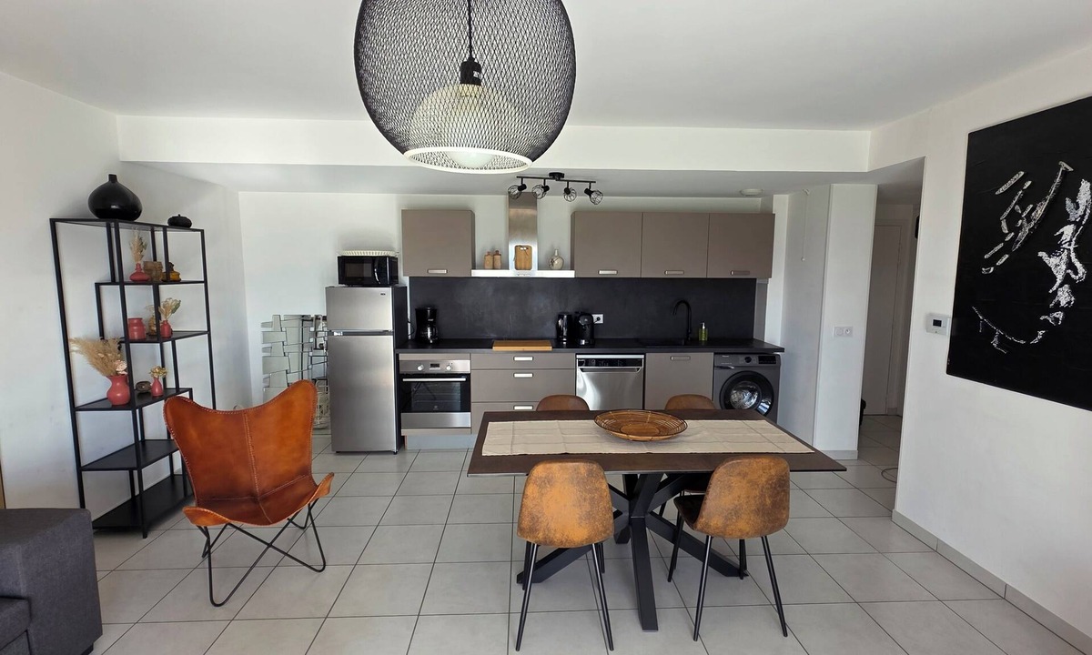 Douvaine Apartment | Facing the Jura, 70m² apartment 10 minutes from Geneva for 1 to 6 people