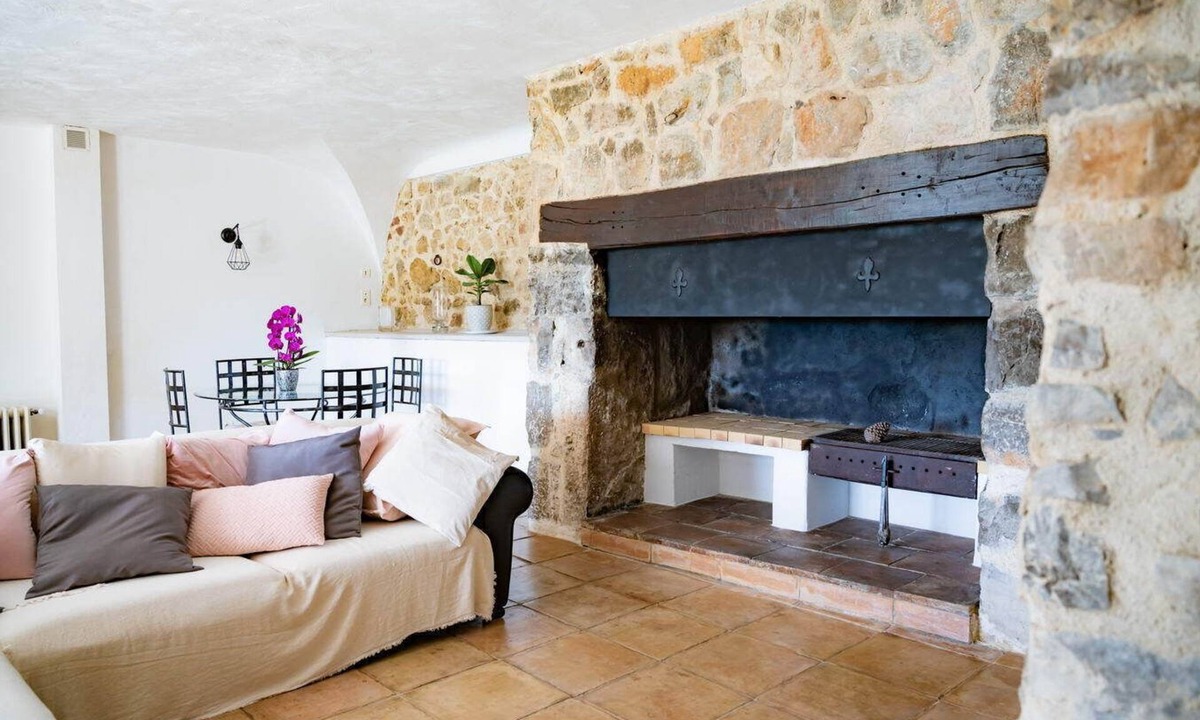Fayence House | Fleur de Lys Fayence