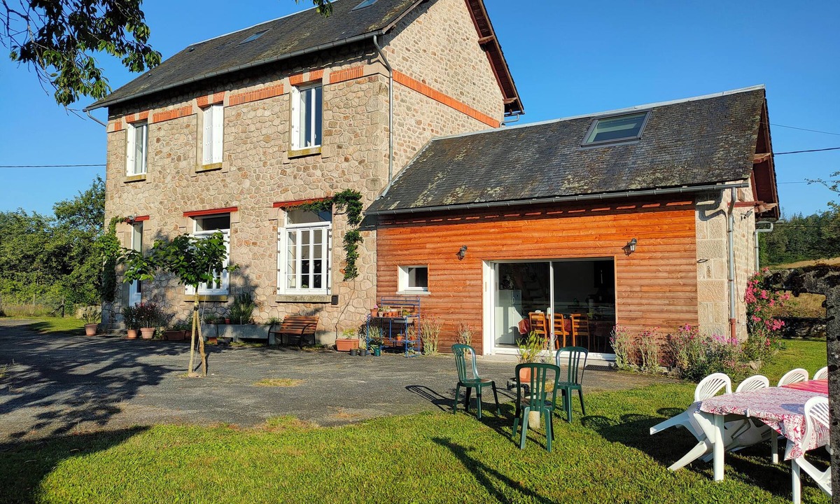 Sarran House | Former ROUFFIAT school in the heart of Corrèze