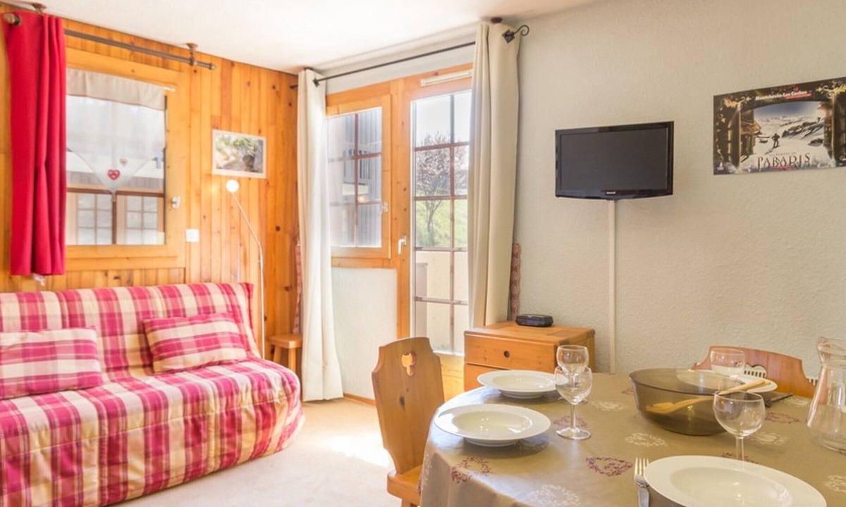 Montchavin Apartment | Cozy central studio, balcony, near slopes