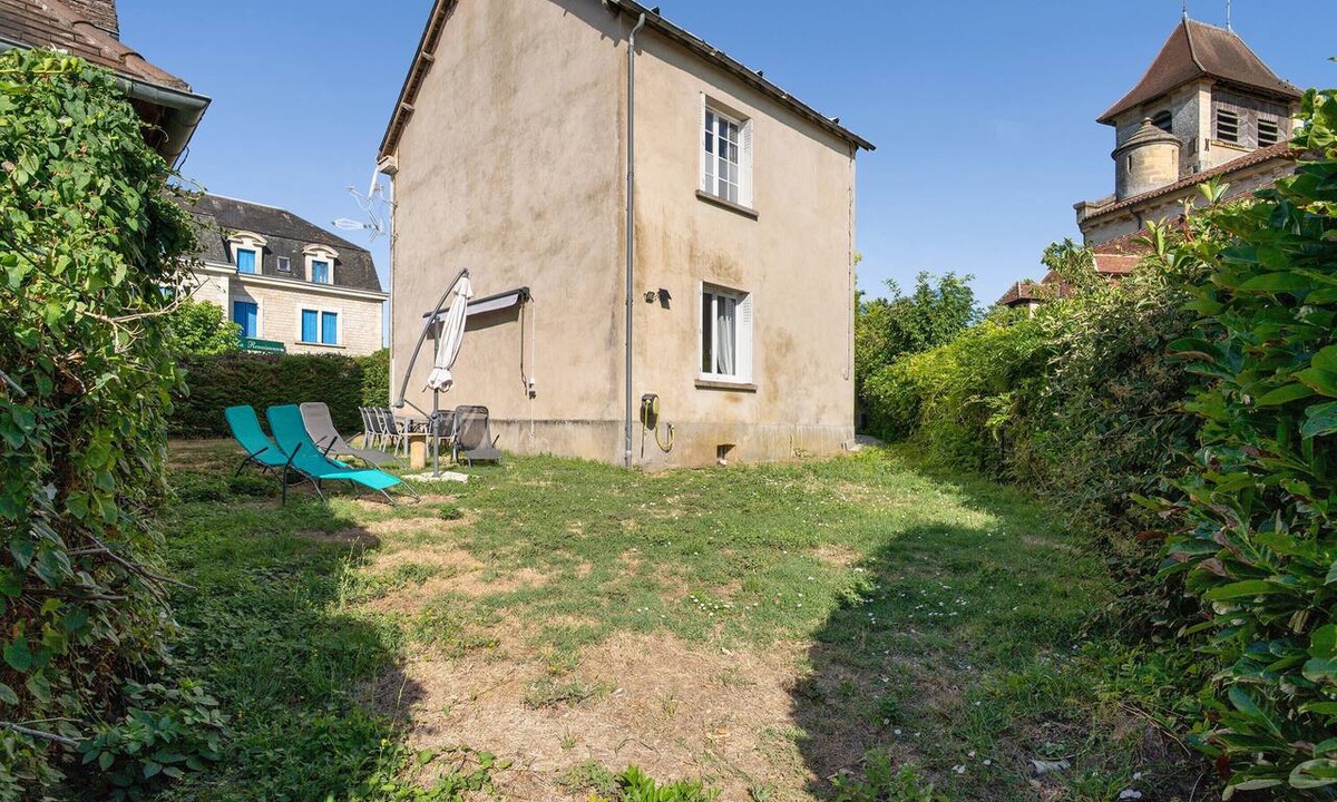 Rouffignac-Saint-Cernin-de-Reilhac House | Holiday Home “Les Glycines” with Private Terrace and Garden