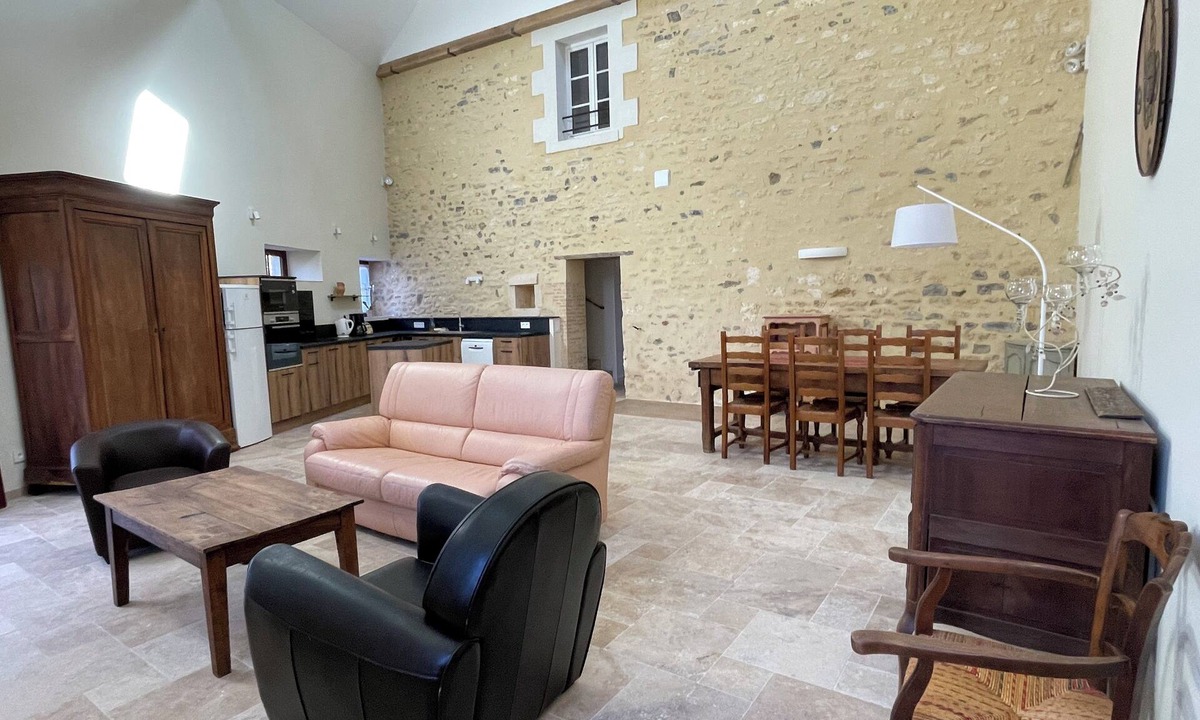 Perreuse House | La Maison des Poètes – Charming Renovated Winemaker’s House