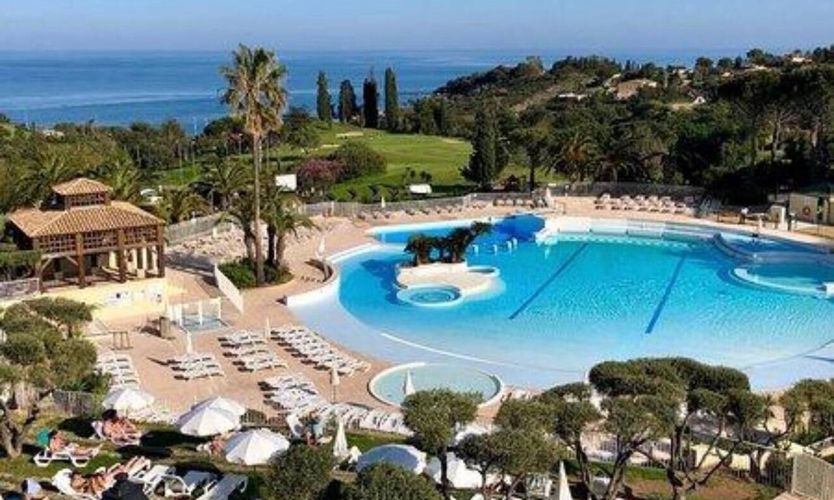 Cap Esterel Resort | French Riviera Grand Resort Oasis - Cap Estérel: Sea, Pools & Mountains
