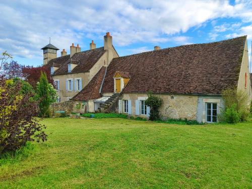 Vielmanay House | Gîte à la ferme entre Loire, Vignobles et Bertranges