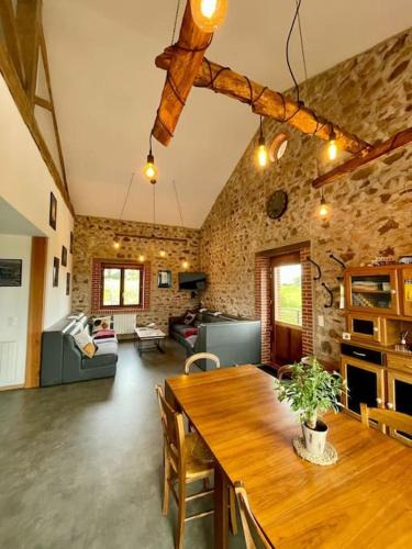 Saint-Marcel-de-Felines House | Gîte à La Ferme de l'Oasis