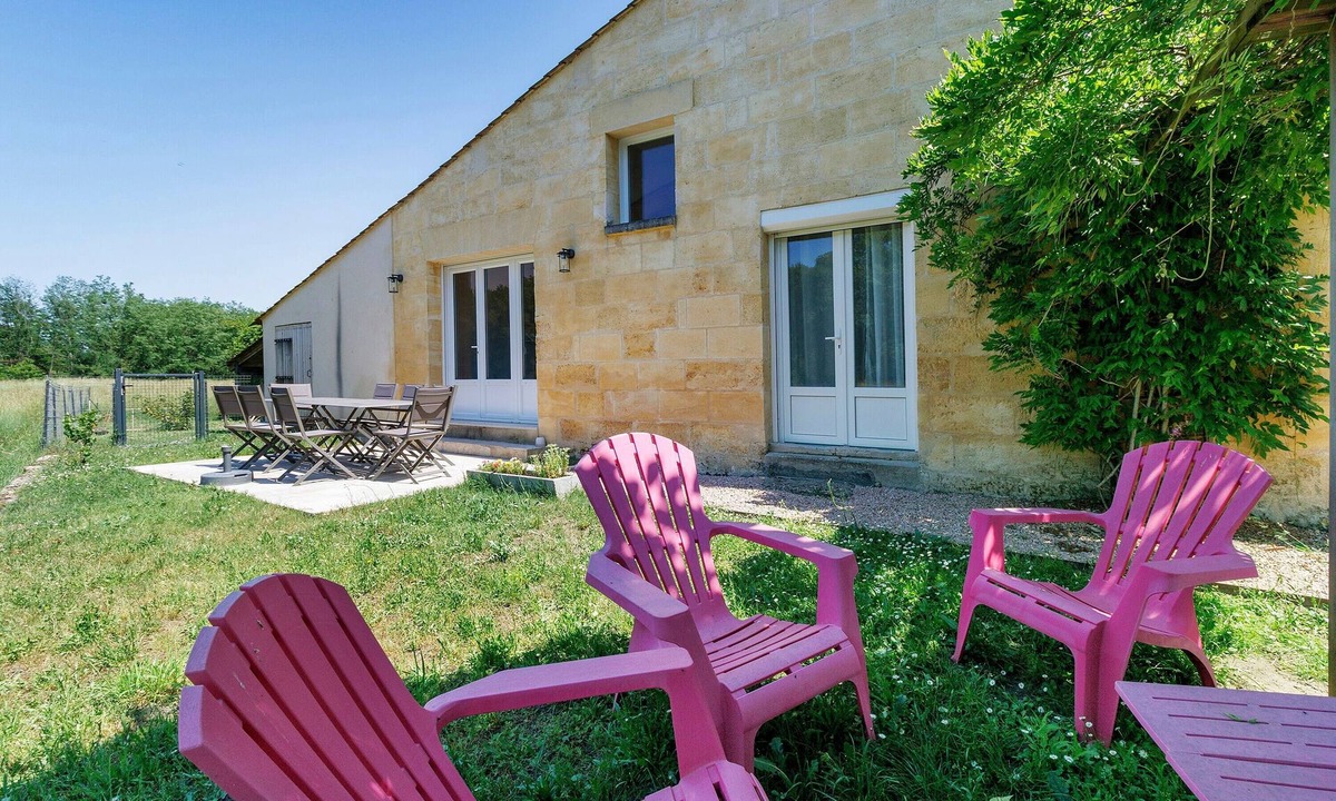 Saint-Denis-de-Pile House | Gîte Chapetit and Guest Rooms