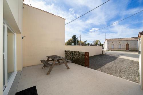 Braud-et-Saint-Louis House | Gîte Chelona d'Hermann - terrasse & parking - Chelona'Loc