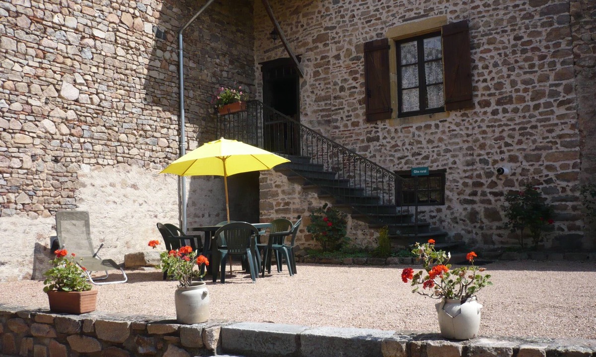 Saint-Symphorien-de-Lay House | Gite DU Vernand- Se Ressourcer à la Compagne- Animaux Acceptés