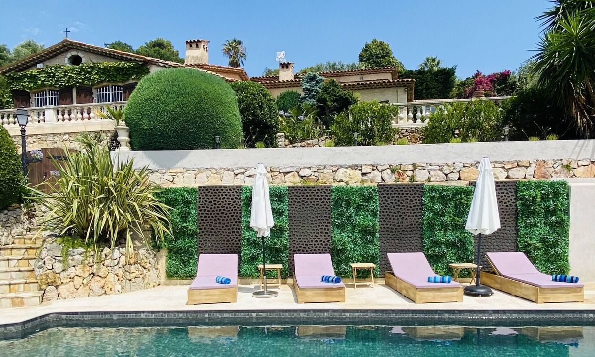 Mougins Villa | Gorgeous 4 bedroom, 3 bathroom villa with private pool & sea view in Mougins