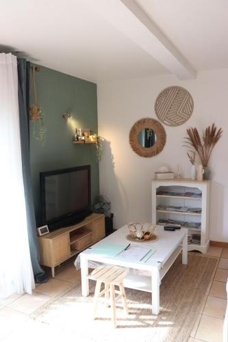 Digne-les-Bains Apartment | Grand studio en rez de jardin avec terrasse parking motos