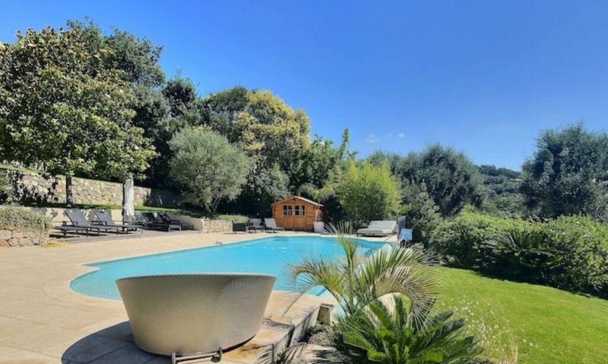 Mougins Villa | Green pool villa.