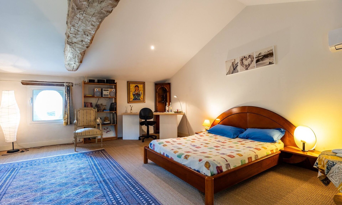 Saint-Germain-Du-Puch Bed & Breakfast | Guest Room “Famille Cabernet Ch Cajus” with Shared Pool, Terrace, and Wi-Fi