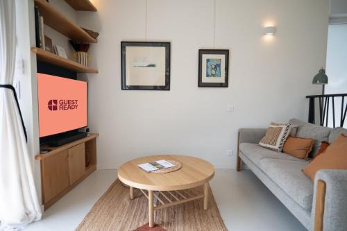 Caucade House | GuestReady - Spacious Comfort with Sunny Garden